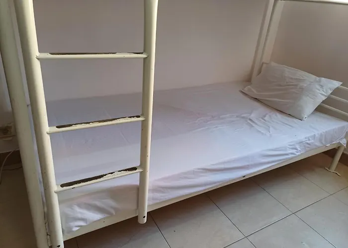 A Room In An Apartment In Nasr City, Cairo, In The Eighth District, 15 Minutes From Cairo Airport,غرفة بشقة بمدينة نصر بالقاهرة بالحي الثامن 15 دقيقة من مطار القاهرة و 7 دقيقة من معهد الفجر و 12 دقيقة لمعهد ابانة لتعليم اللغة العربية و 26 دقيقة لوسط