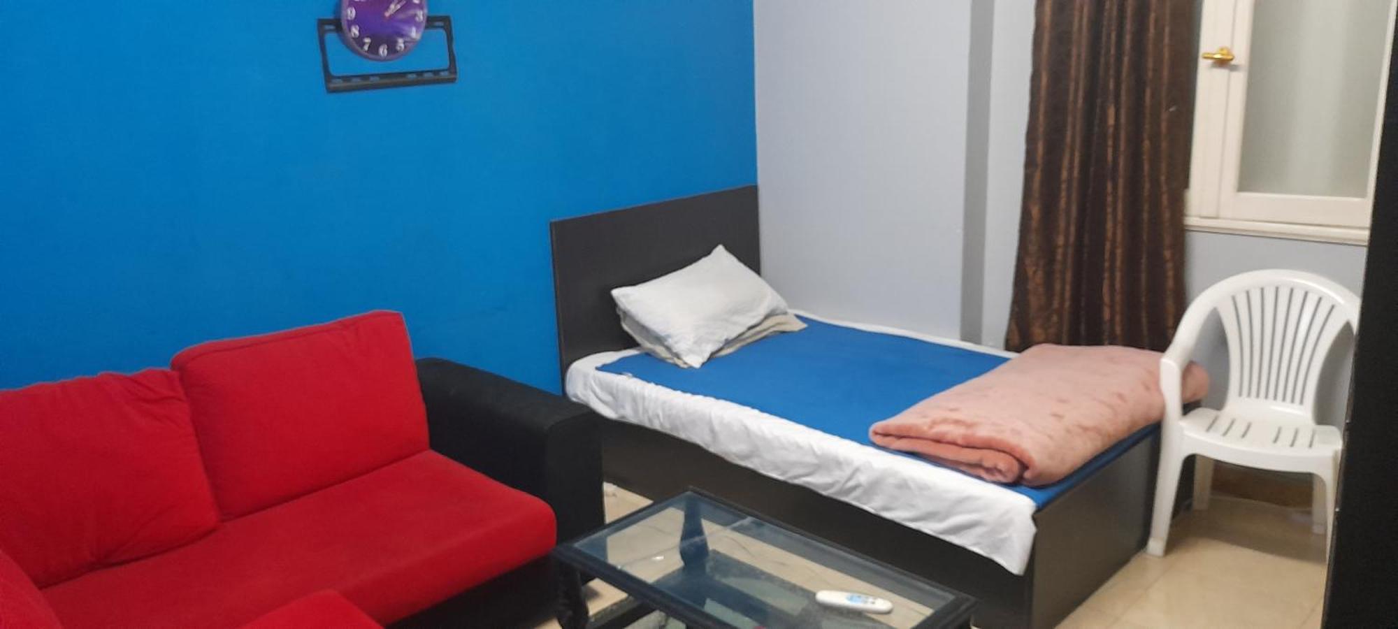 A In An In Nasr City, Cairo, In The Eighth District, 15 Minutes From Airport,غرفة بشقة بمدينة نصر بالقاهرة بالحي الثامن 15 دقيقة من مطار و 7 دقيقة من معهد الفجر و 12 دقيقة لمعهد ابانة لتعليم اللغة العربية و 26 دقيقة لوسط Habitación en casa particular *