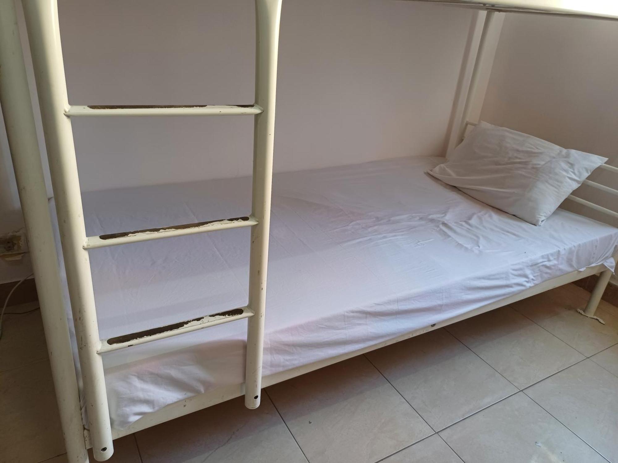 A In An In Nasr City, Cairo, In The Eighth District, 15 Minutes From Airport,غرفة بشقة بمدينة نصر بالقاهرة بالحي الثامن 15 دقيقة من مطار و 7 دقيقة من معهد الفجر و 12 دقيقة لمعهد ابانة لتعليم اللغة العربية و 26 دقيقة لوسط Habitación en casa particular El Cairo